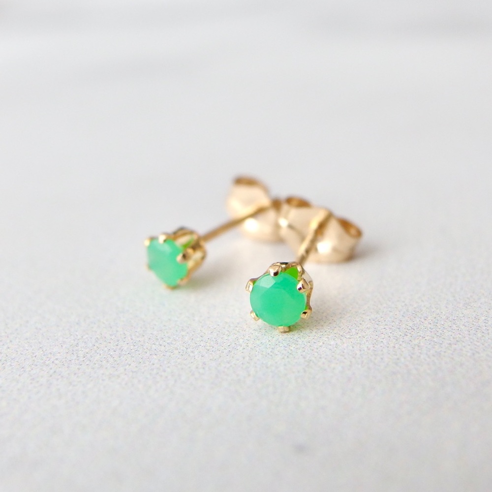 3mm green chrysoprase stud earrings 14k - Picture 5 of 7